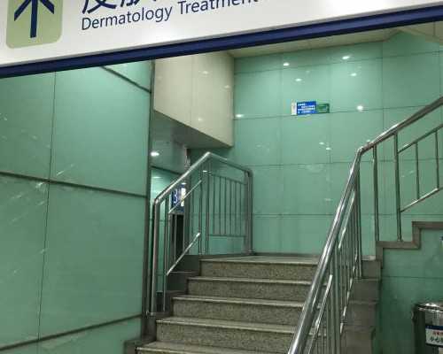 代妈直招,秋季婴儿皮肤干燥怎么办，做好护理避免起皮干裂。